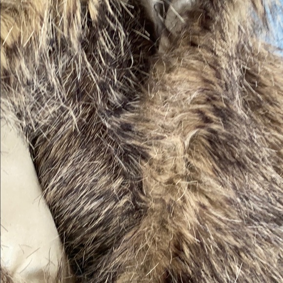 Jack by BB Dakota Faux Coyote Fur Vest - Picture 9 of 9